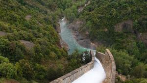 Apertura de compuertas en La Baells.