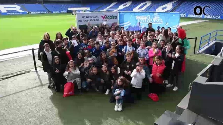 Alumnos del Emilia Pardo Bazán, en &#039;Escolas Branquiazuis&#039;