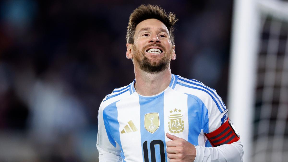 Messi celebra un gol en un partido por las eliminatorias del Mundial 2026
