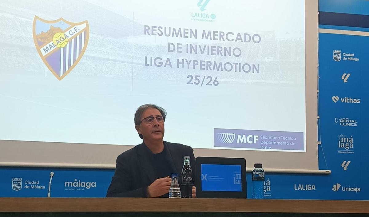 Loren Juarros, director deportivo del Málaga CF, hace balance del mercado de invierno en la sala de prensa de La Rosaleda.