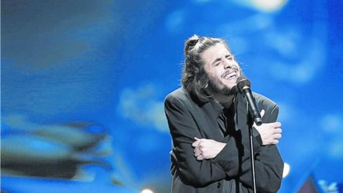 Salvador Sobral, durante su actuación en la última edición del Festival de Eurovisión, de la que resultó ganador.