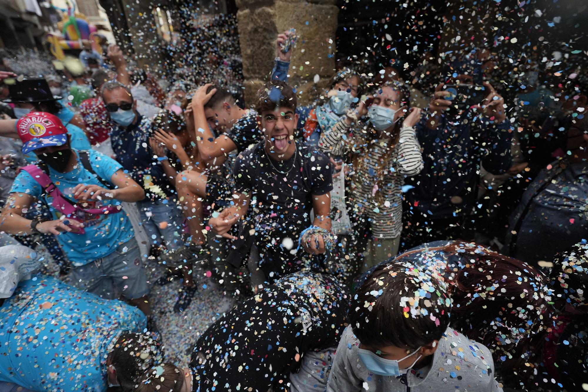 Búscate en el desfile de carrozas y disfraces de l'Anunci de Morella