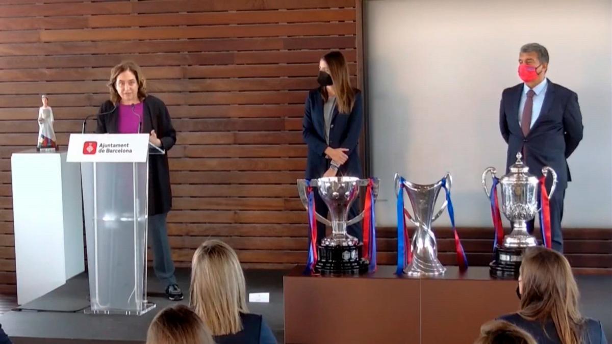 El Barça Femenino recibe el agradecimiento de Barcelona por su triplete