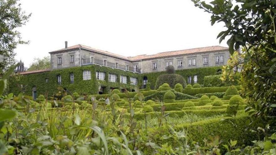 Vista del pazo de Xaz que será hotel y casa club del campo de golf. / m. f.