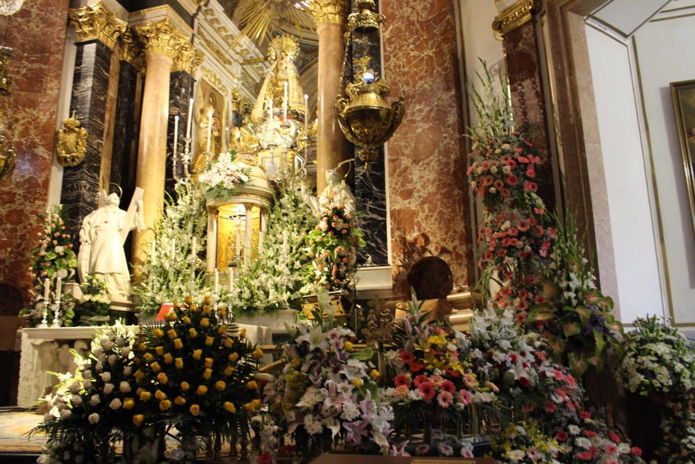 Homenaje de los Floristas a la Virgen de los Desamparados