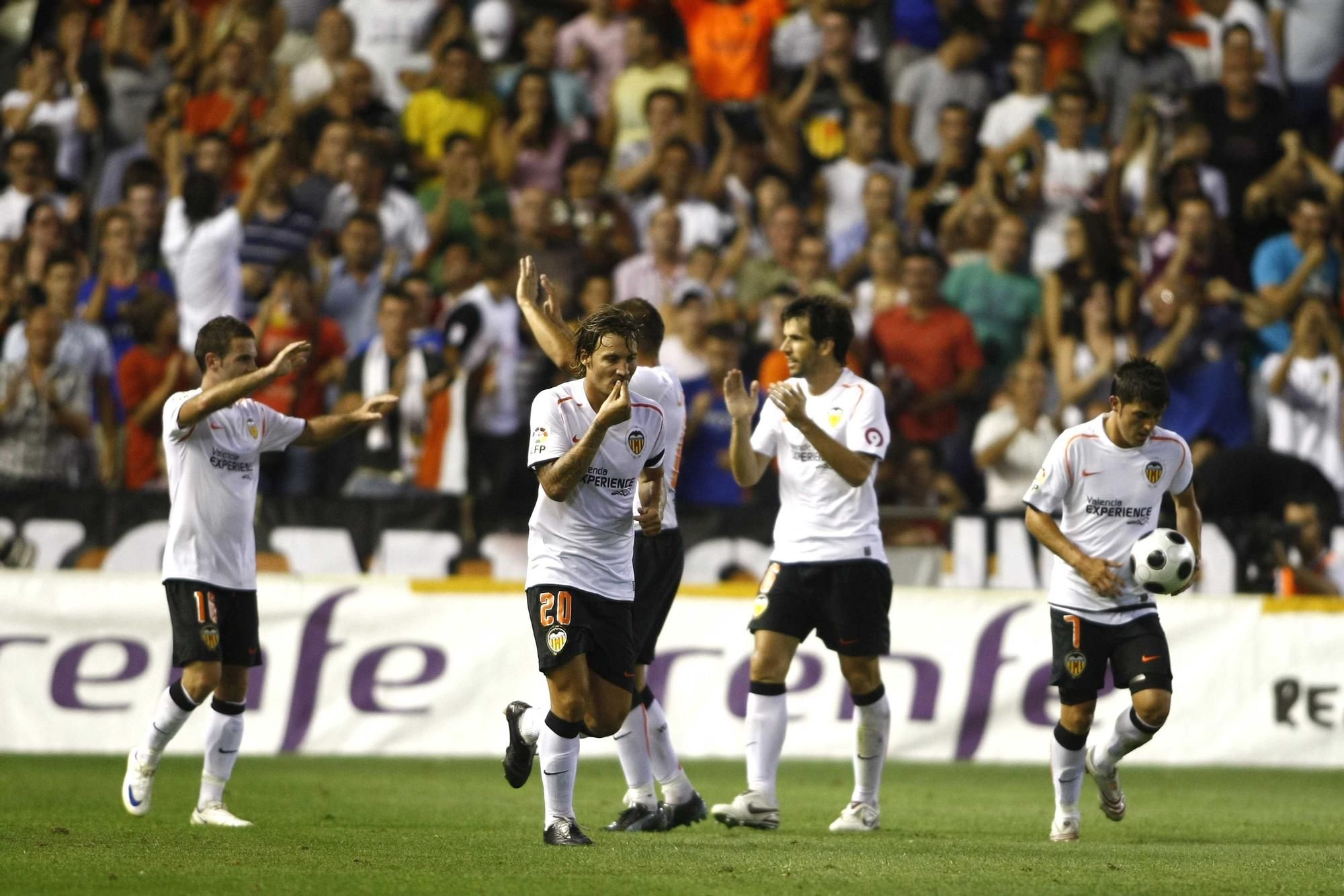 La historia del Valencia CF en la Supercopa, en imágenes