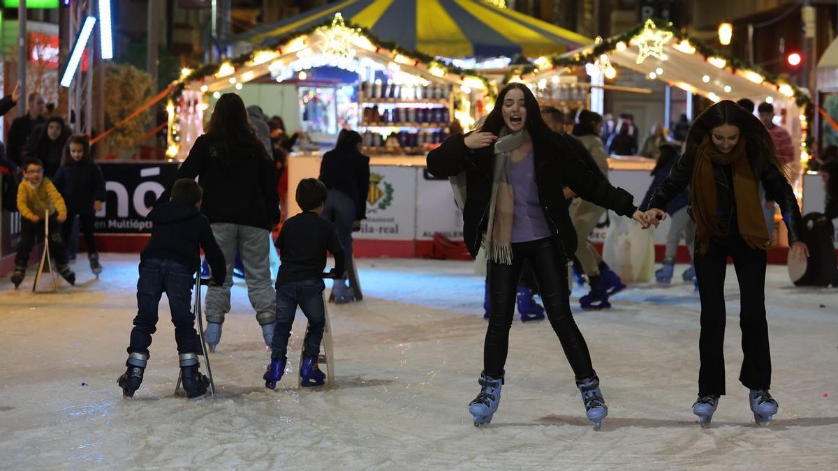 La pista de patinatge amb gel natural tornarà a ser un dels grans atractius de la Fira de Nadal de Vila-real.