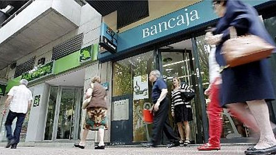 Oficinas colindantes de Caja Madrid y Bancaja en Valencia.