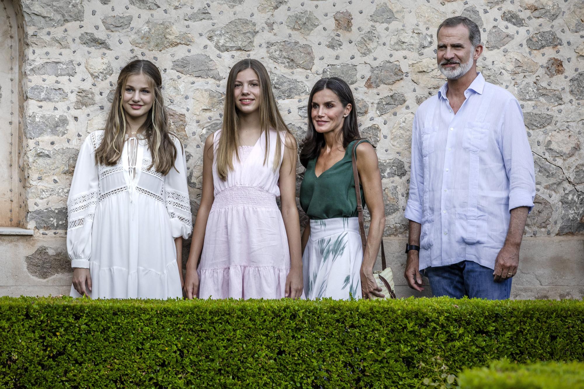 Valldemossa conquista a los reyes y sus hijas en un paseo idílico