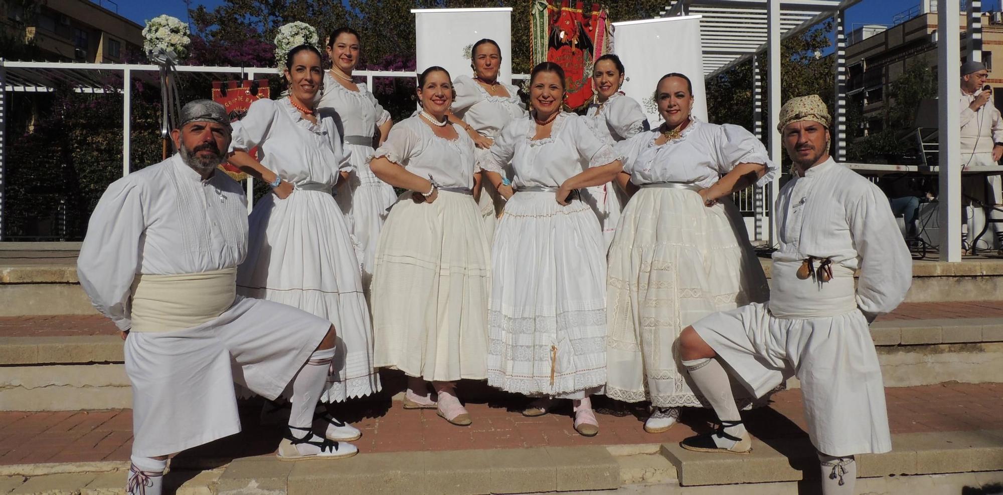 Así fue la espectacular "dansà" en ropa interior de la falla Mont de Pietat