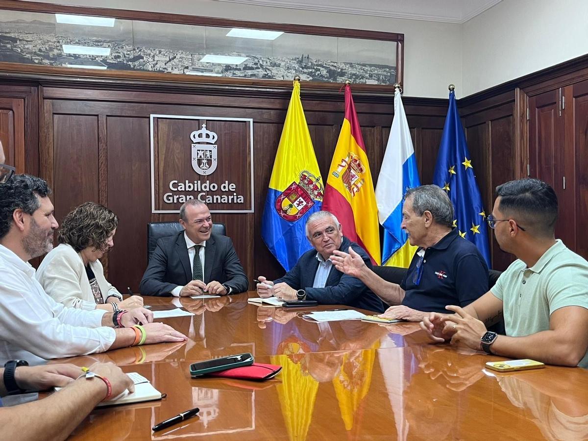 Un momento de la reunión, con Augusto Hidalgo, Pedro Suárez, Rafael Ramos y David Godoy, a la derecha.