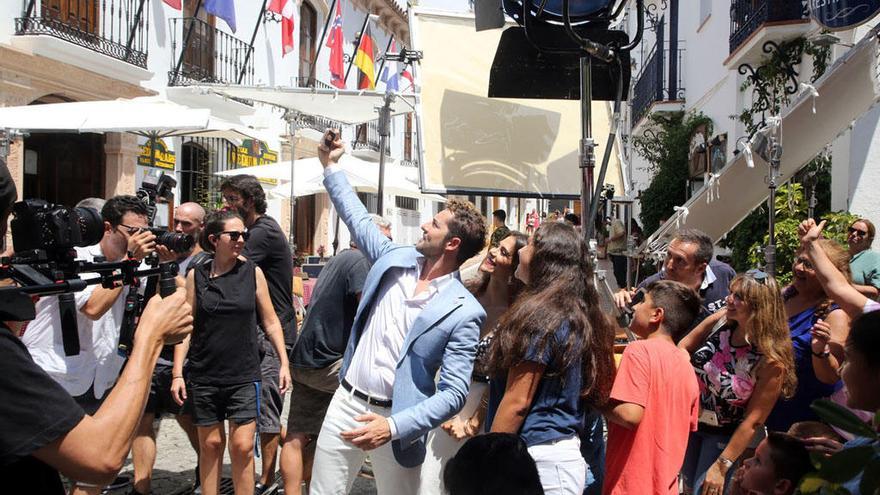 Bisbal, con unas seguidoras durante el rodaje del videoclip.