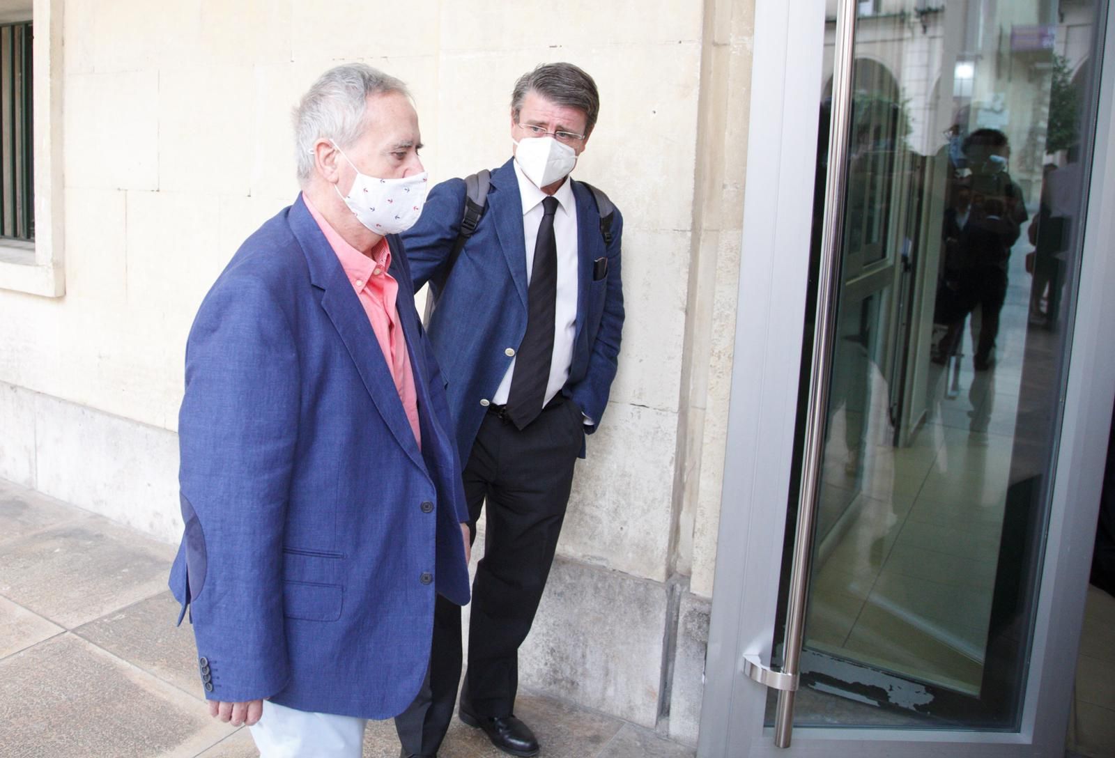 Luis Díaz Alperi a su llegada a la Audiencia