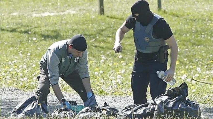 ETA escenifica su claudicación tras medio siglo de terror