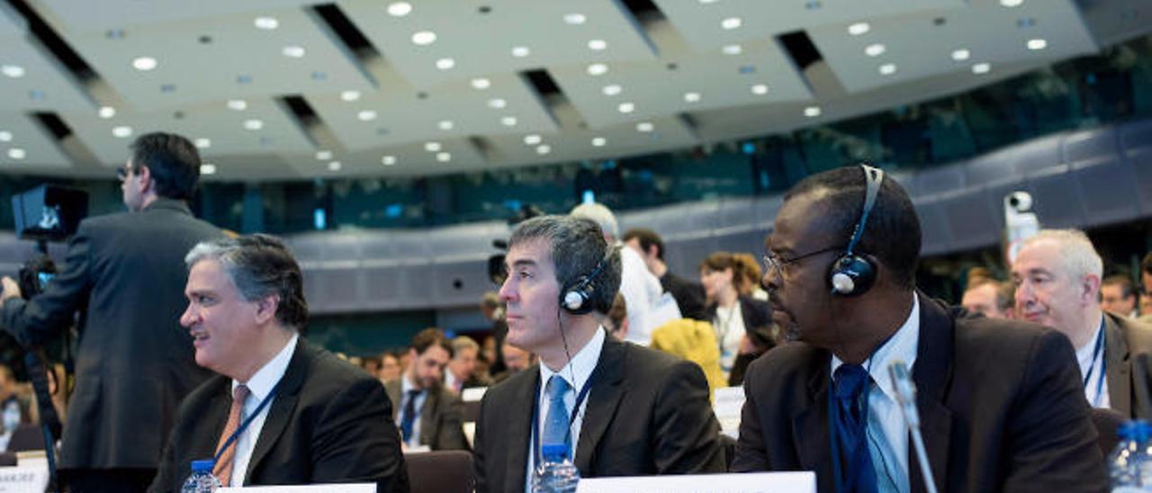 Fernando Clavijo, en el centro, en el cuarto Foro de las Regiones Ultraperiféricas, celebrado en Bruselas.