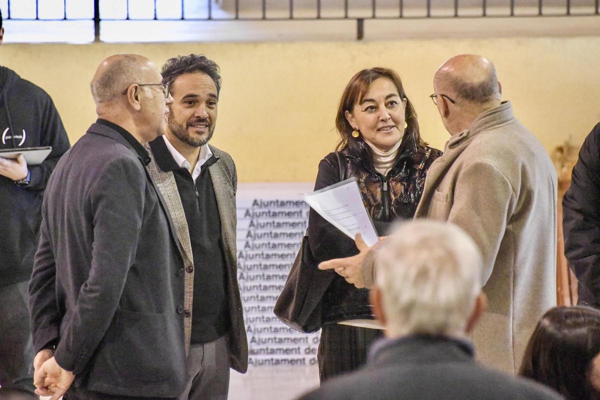 La consellera Sílvia Paneque en l'acte del lliurament del Premi Santa Bàrbara, al costat del secretari general d'Esports, Abel Garcia