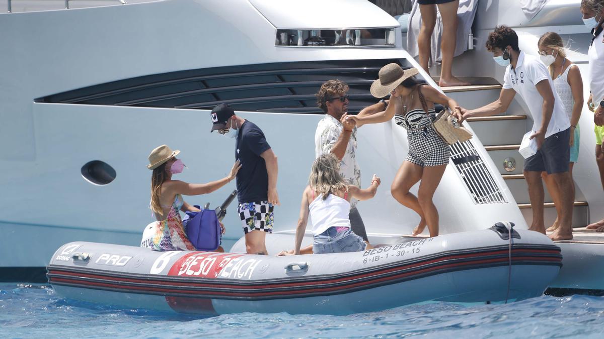 Messi, Cesc y Suárez, de vacaciones en Ibiza
