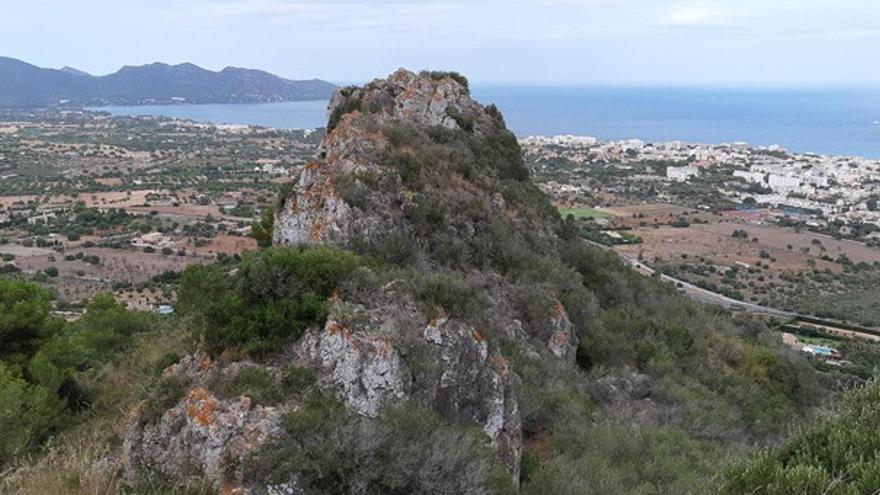 Una imagen de la finca de Na Penyal, con el núcleo de Cala Millor al fondo.