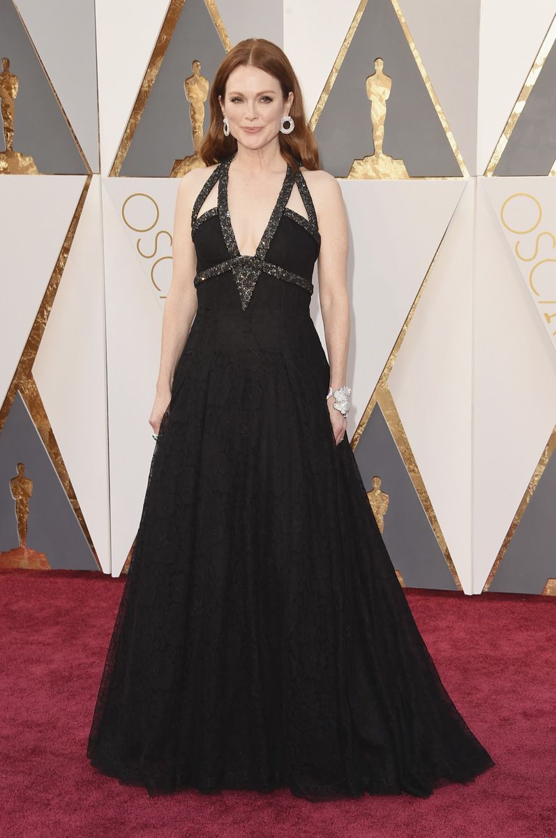 Premios Oscar 2016: Julianne Moore con vestido negro de Chanel