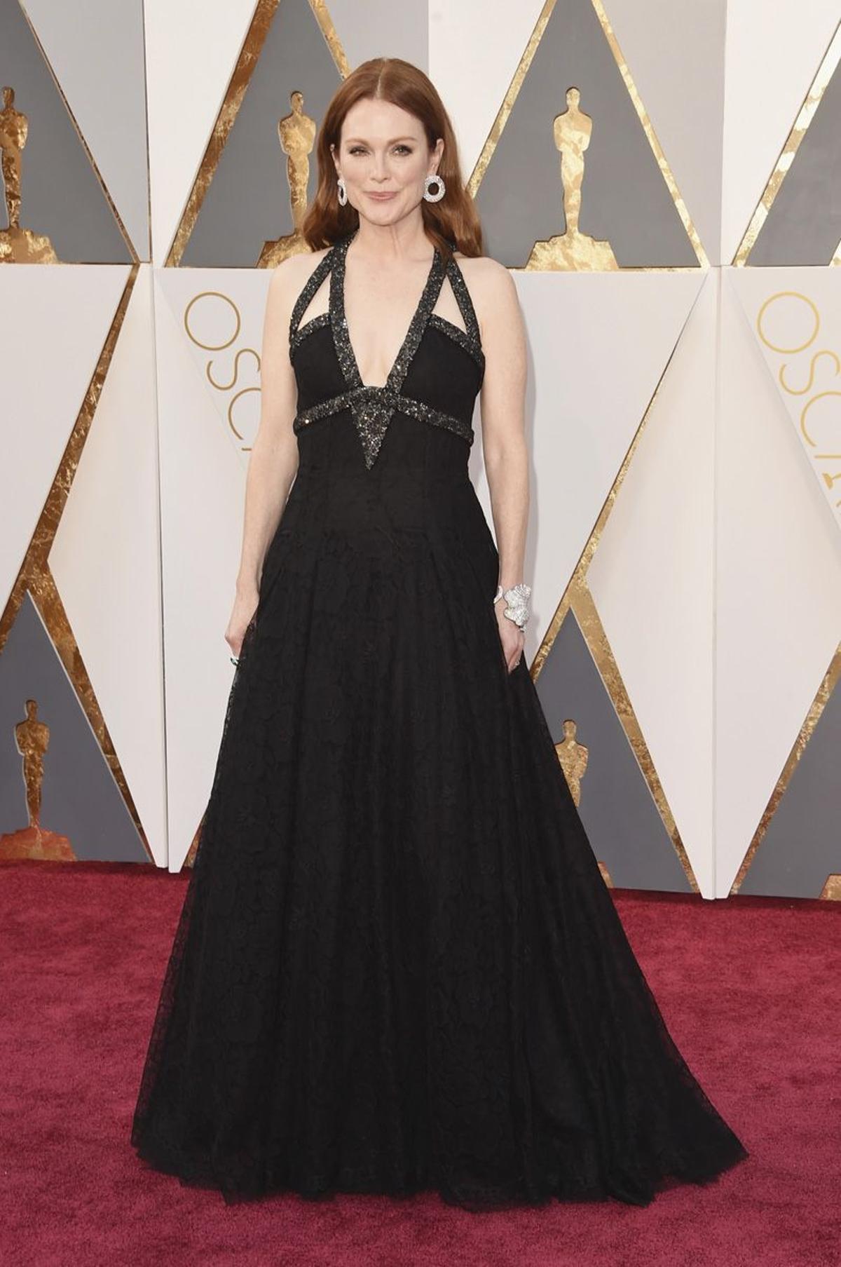 Los mejores looks de alfombra roja de 2016,  Julianne Moore en los Oscar