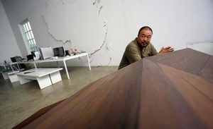 L’artista i activista pro drets humans xinès Ai Weiwei, al seu estudi de Pequín en una imatge d’arxiu. Ai Weiwei va ser detingut diumenge i encara no es coneix el seu parador.