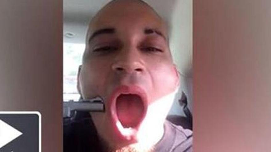 Un raper es dispara un tret a la galta i puja el vídeo al Facebook