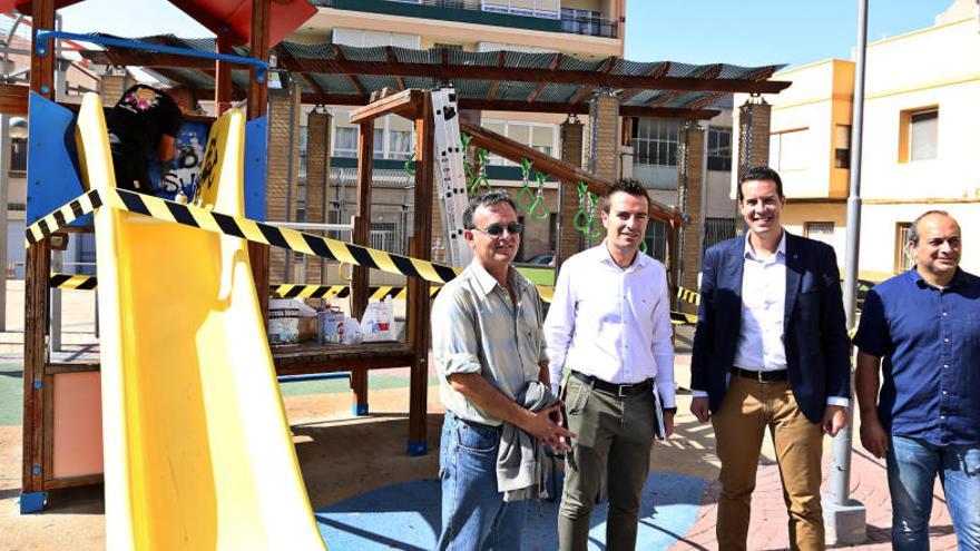 Elda invertirá 18.000 euros en el arreglo y limpieza de los juegos infantiles