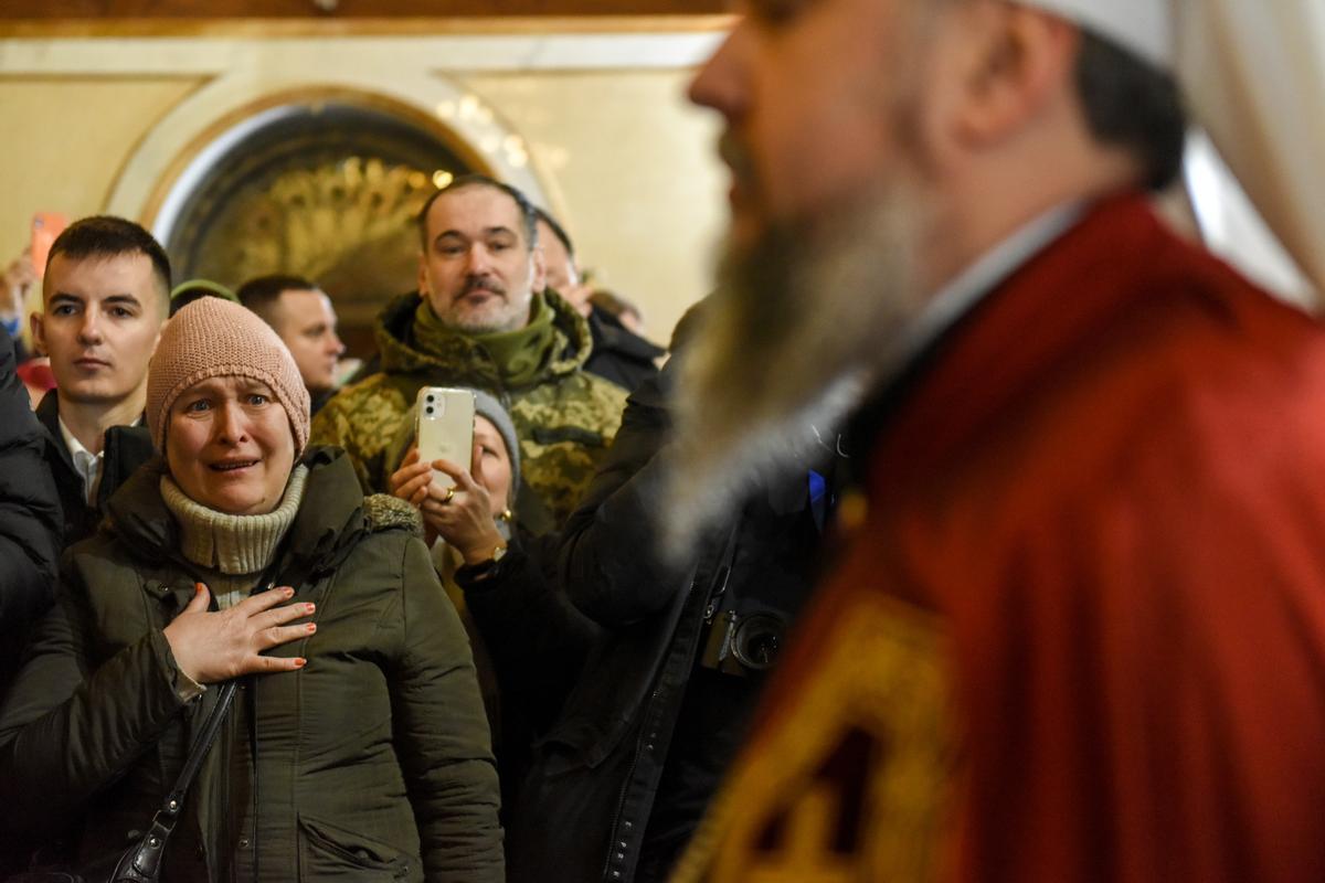 El cabeza de la Iglesia Ortodoxa de Ucrania, celebra el Servicio Divino de Navidad en la Catedral de la Asunción en Kyiv-Pechersk Lavra en Kyiv, Ucrania.