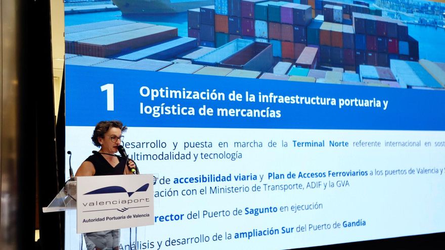 El puerto de València prevé acaparar el 45 % del comercio exterior marítimo de España y generar 30.000 empleos en diez años
