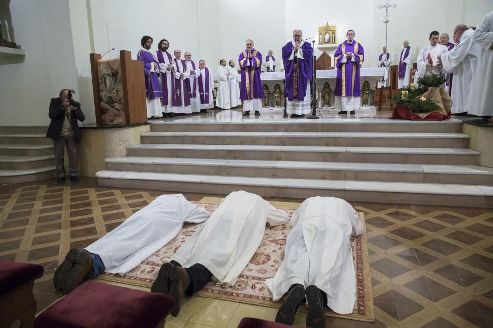 Ordenación de tres nuevos diáconos en el Seminario de Oviedo