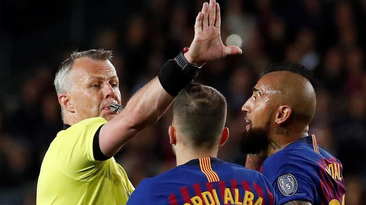 Kuipers durante el Barça-Liverpool de la 18/19