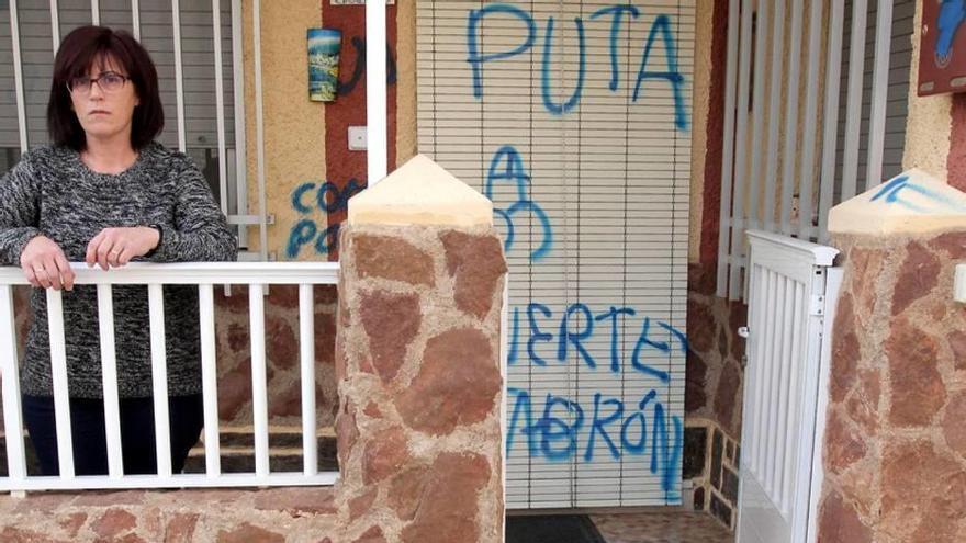 Pintadas amenazantes en la casa de un vendedor de cupones de Los Barreros