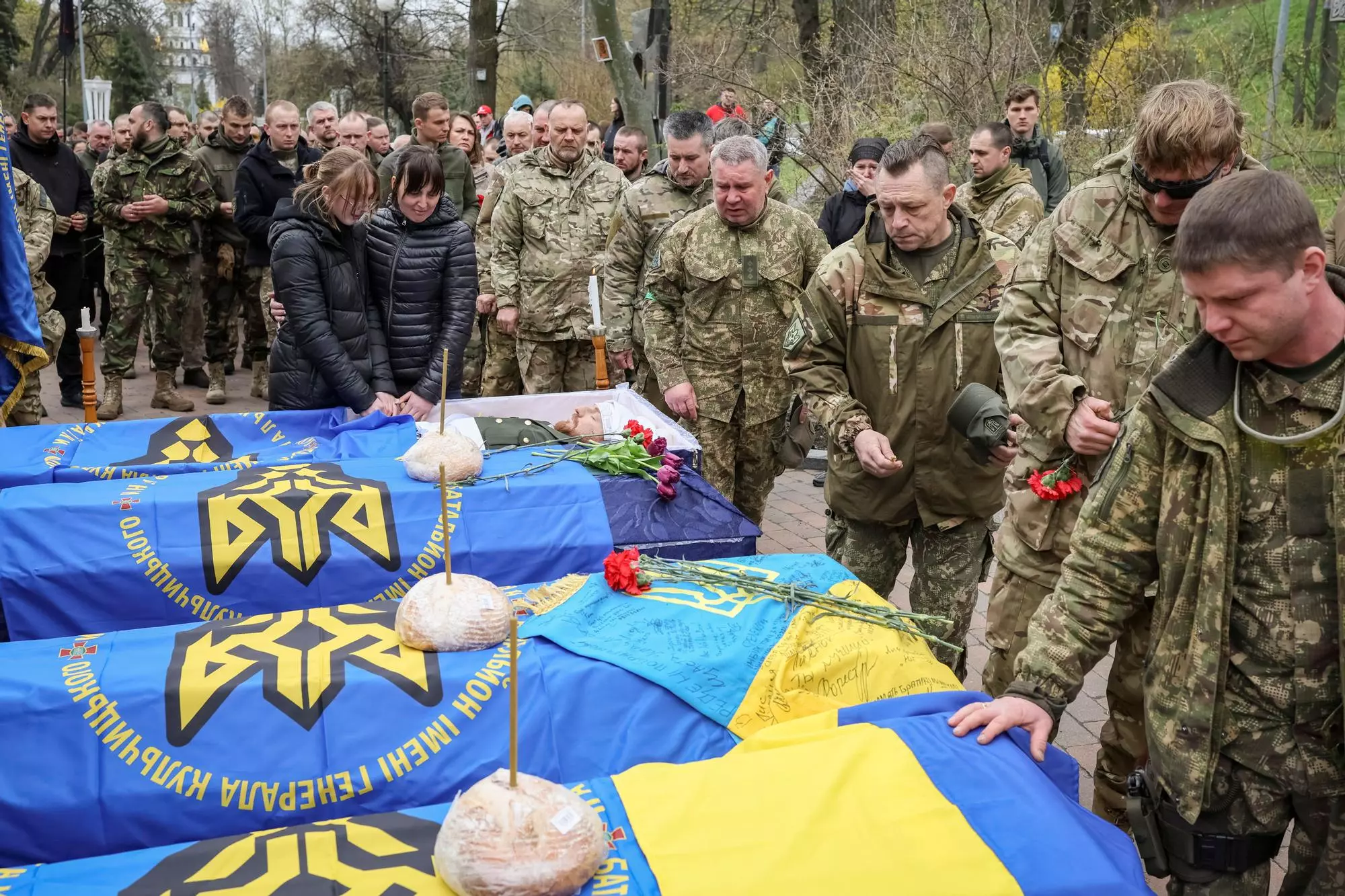 Soldados ucranianos despiden en Kiev a cuatro compañeros