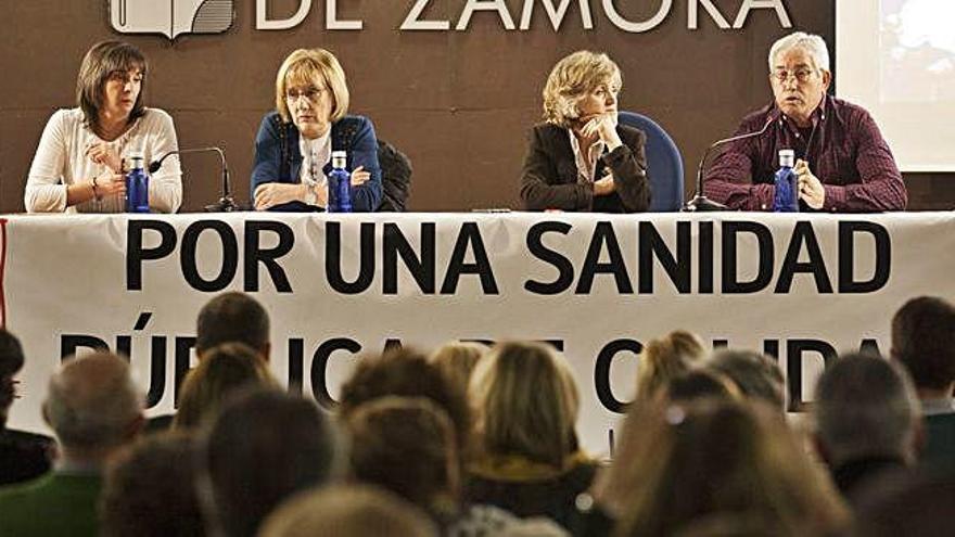 Desde la izquierda: Alicia Bouzada, Nieves Turiel, la ministra María Luisa Carcedo y Jerónimo Cantuche, en el debate de ayer.