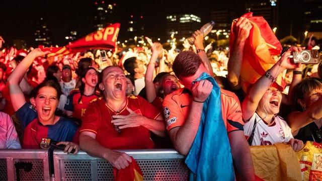 Èxtasi i llàgrimes  a la pantalla gegant del Fòrum | C