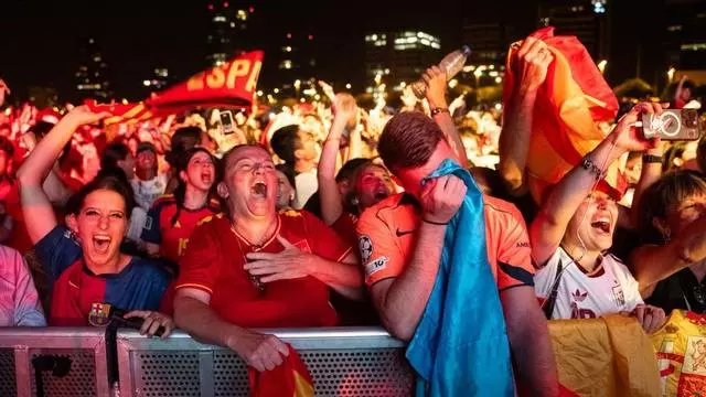 Barcelona celebra la victoria del Mundial sin incidentes
