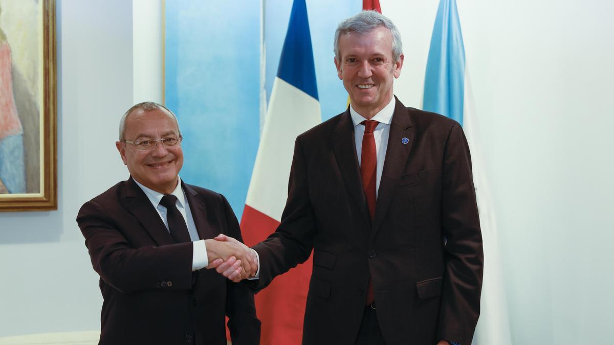 El presidente de la Xunta, Alfonso Rueda, recibe al embajador de Francia en España, Jean-Michel Cas