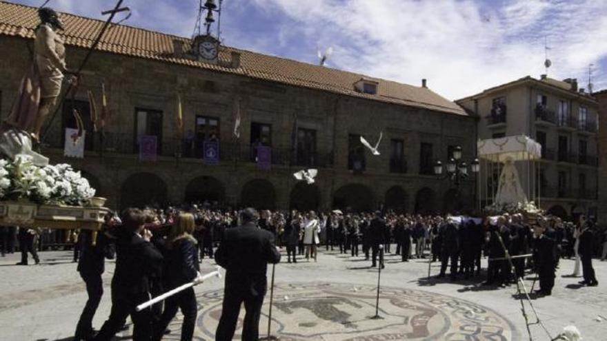 Semana Santa  de Zamora: Procesión del Resucitado en Benavente