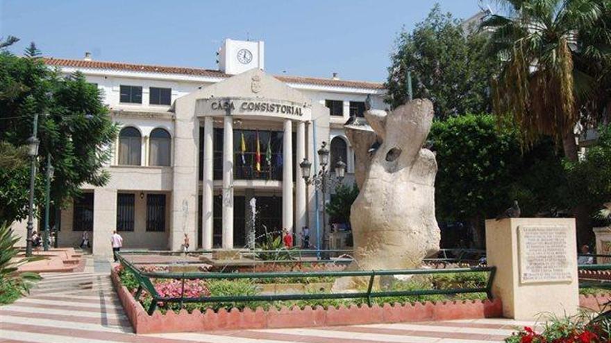 Fachada principal del Ayuntamiento rinconero.