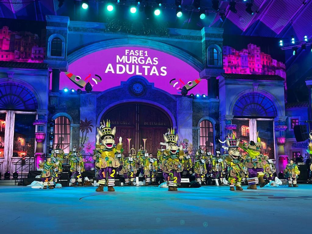 Redoblones, sobre el escenario durante la primera fase del Concurso de Murgas Adultas