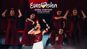 Blanca Paloma y su equipo de coro en el escenario de Eurovisión 2023.