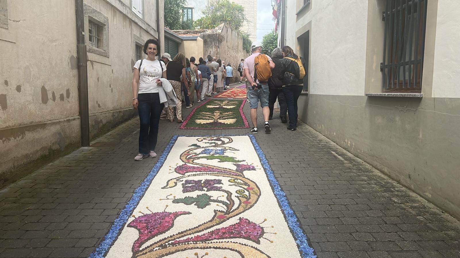 Castropol se llena de color con sus alfombras florales