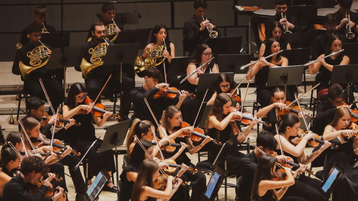 La Jove Orquestra Simfònica de la FSMCV, durant un concert.