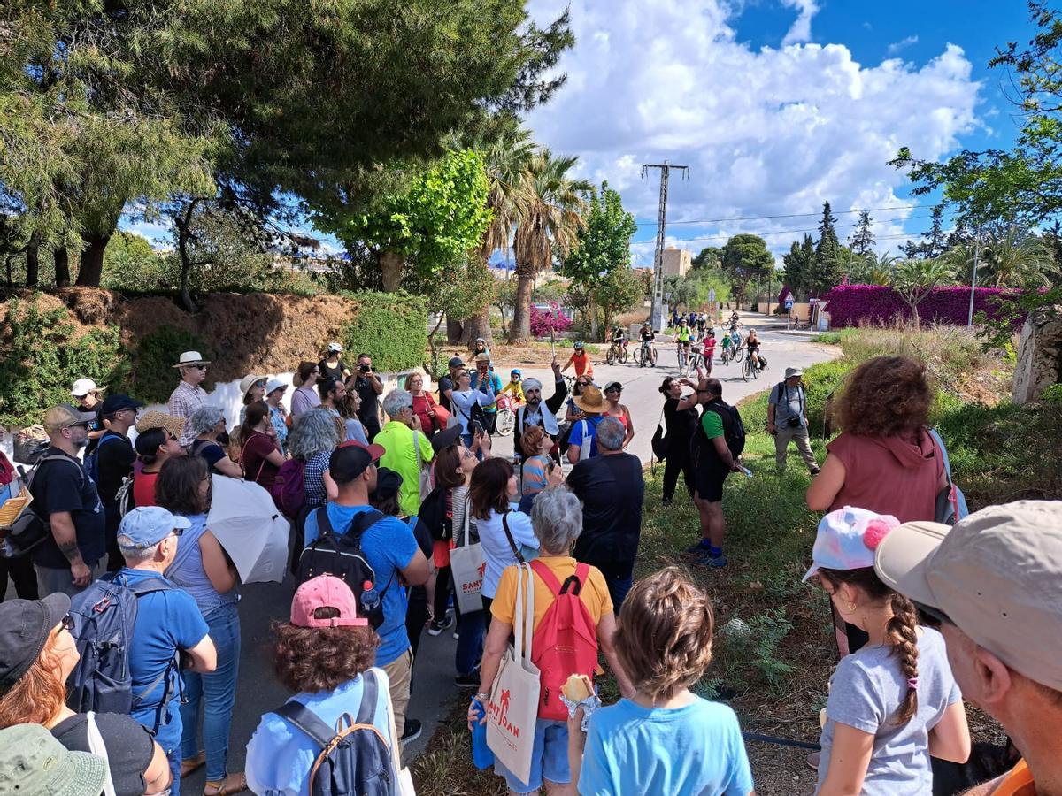 Un momento del itinerario guiado por las torres de la huerta.