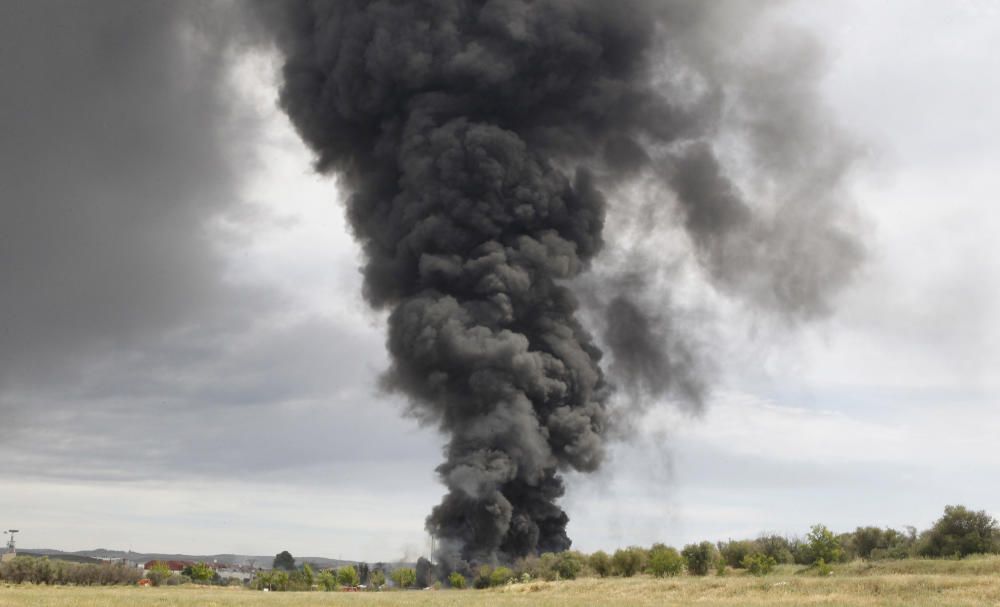 QUINCE HERIDOS EN EXPLOSIONES EN UNA NAVE DE ...