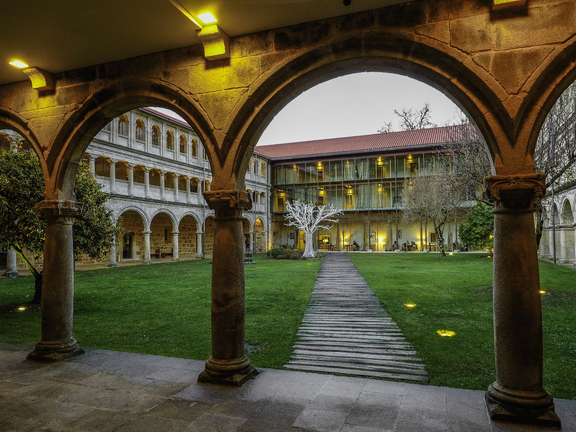 Claustro del Parador de Santo Estevo.