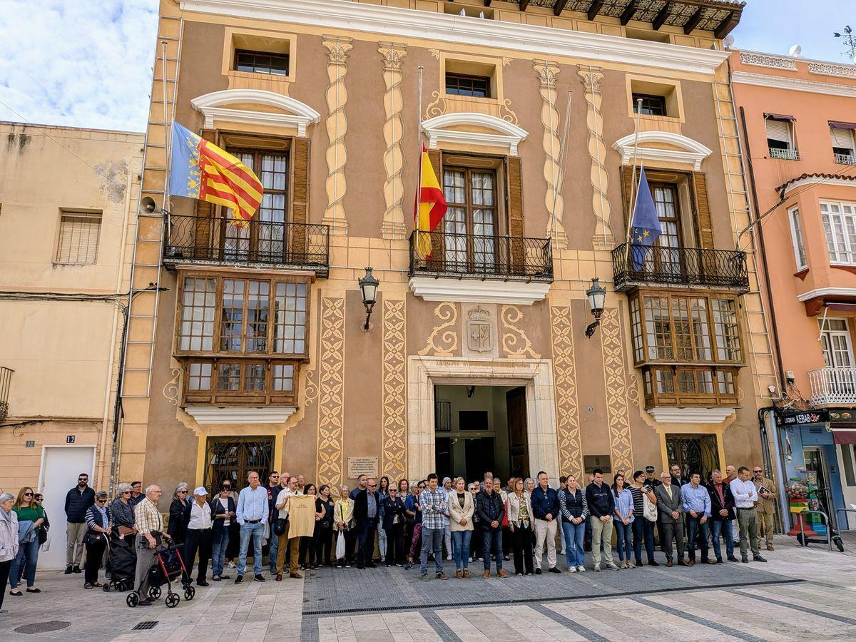 El alcalde, Juanma Cerdá, ha presidido el minuto de silencio.