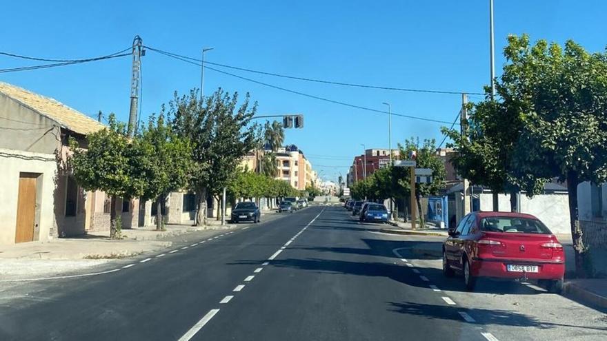 La carretera para entrar y salir de Almoradí gana en seguridad