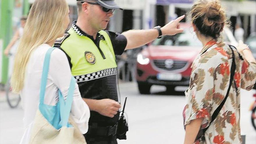 División de opiniones al permiso del Consell para tener policías interinos