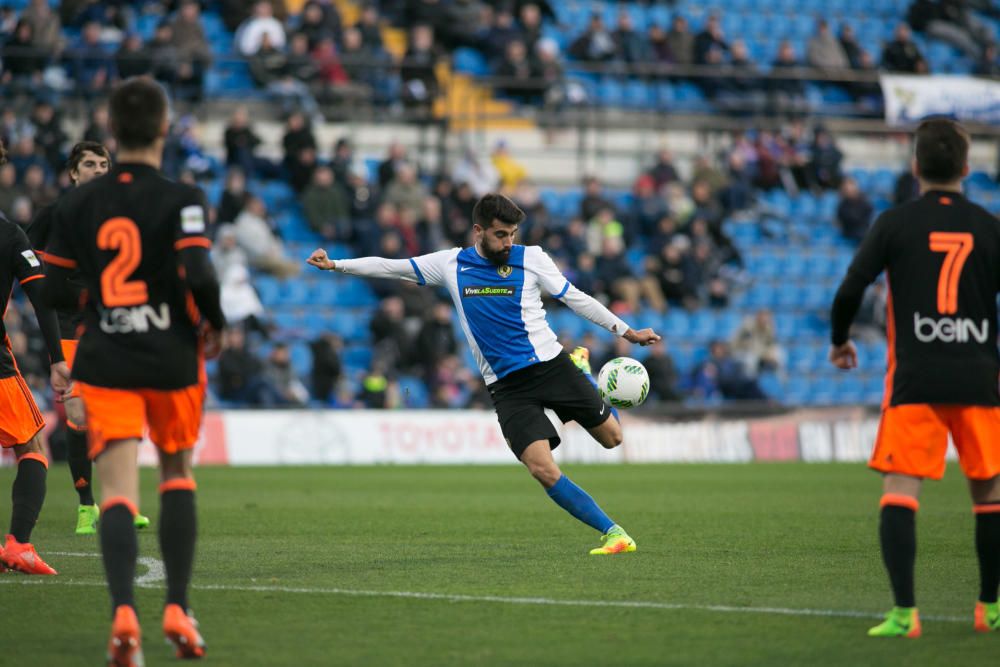 La primera parte acabó sin goles de milagro ya que el Mestalla dispuso de tres ocasiones claras y el Hércules de dos.